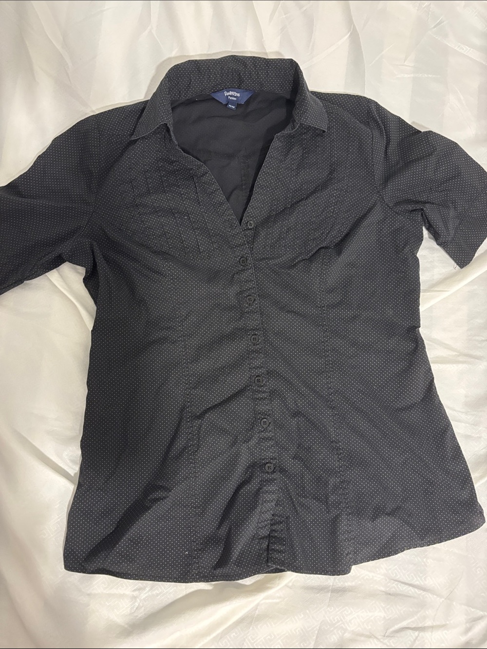 Reitmans Black Poplin Short Sleeve Button-Up with polka dot Pattern